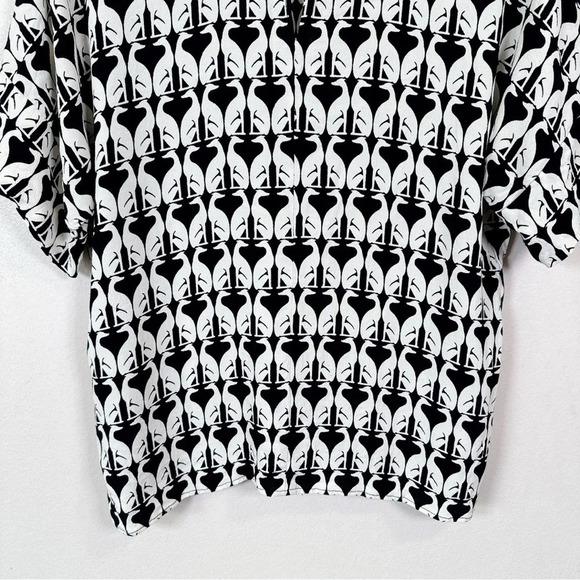 H&M Womens Size 12 Short Sleeve Fun Print Over Blouse - Picture 9 of 10